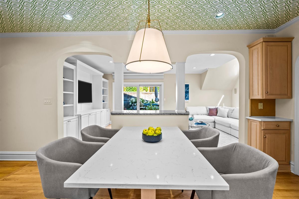 299 Vernon Avenue Glencoe, IL 60022 - Photo 9 of 42 a living room with furniture and a table