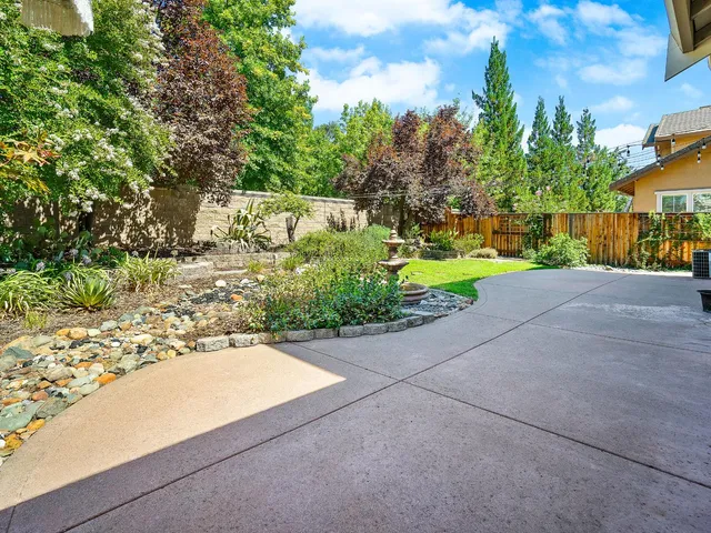 a view of a yard with an trees