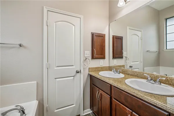 $279,900 | 2017 Snowy Brook Trail, Bryan, TX 77807