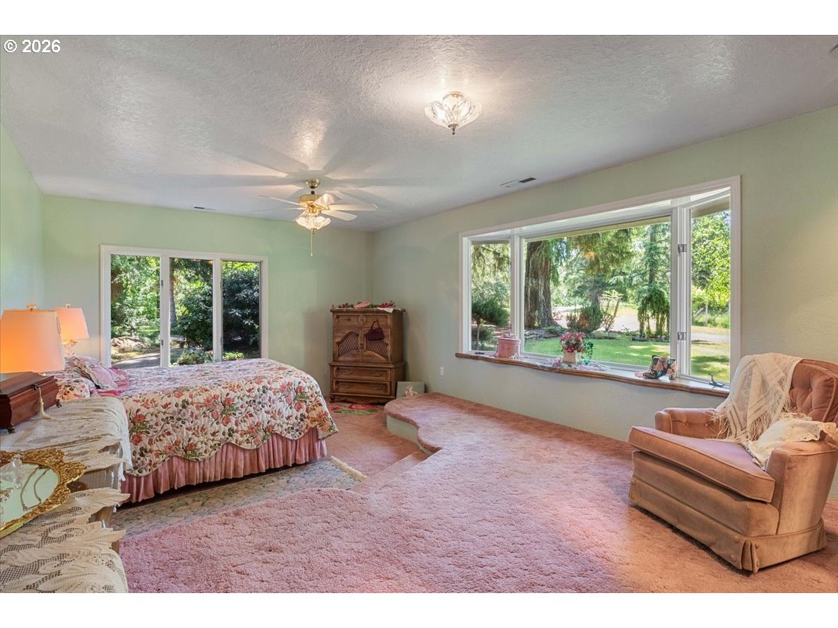 1300 Fair Oaks Road Oakland, OR 97462 - Photo 24 of 48 a living room with furniture and a large window