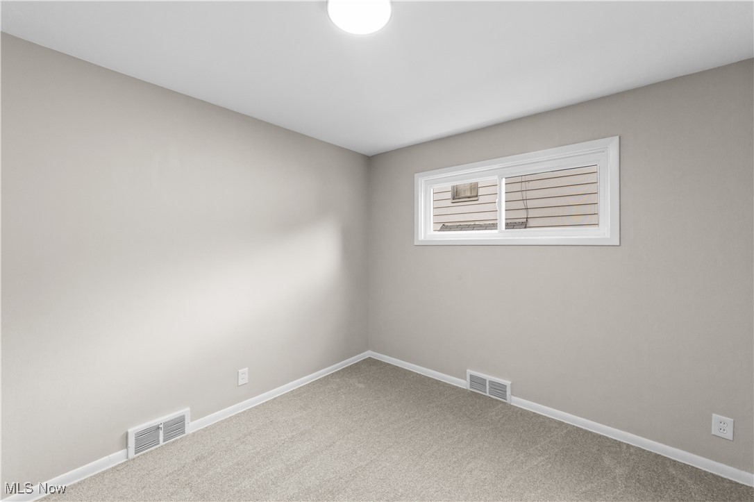 4086 Stonehaven Road Cleveland, OH 44121 - Photo 14 of 36