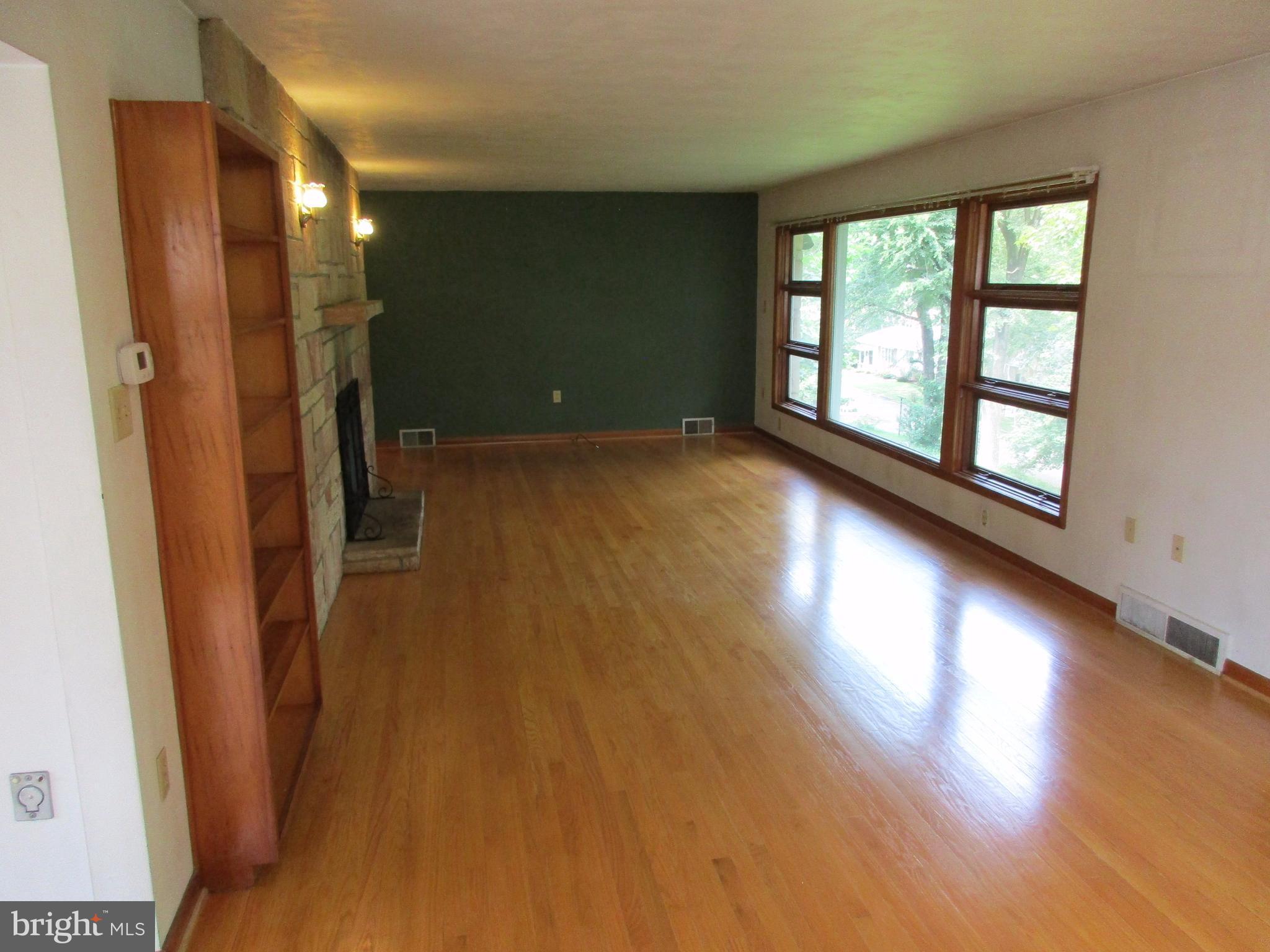 175 Johnsons Mill Road Berkeley Springs, WV 25411 - Photo 4 of 30 Living Room