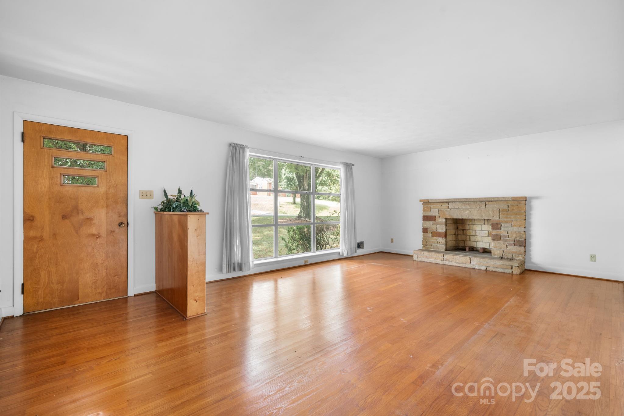 4955 Midway Sand Road Hickory, NC 28601 - Photo 5 of 32