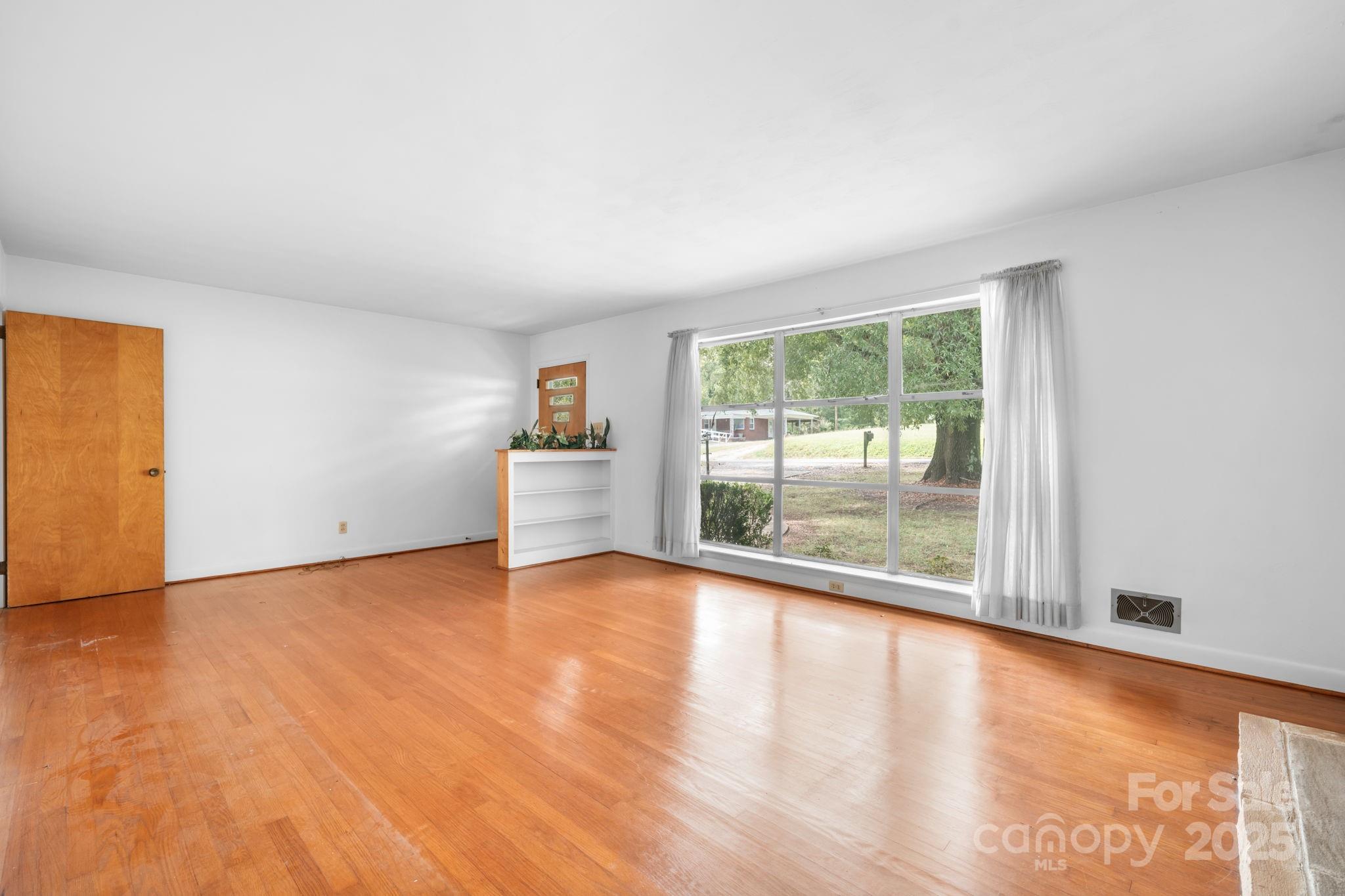 4955 Midway Sand Road Hickory, NC 28601 - Photo 6 of 32