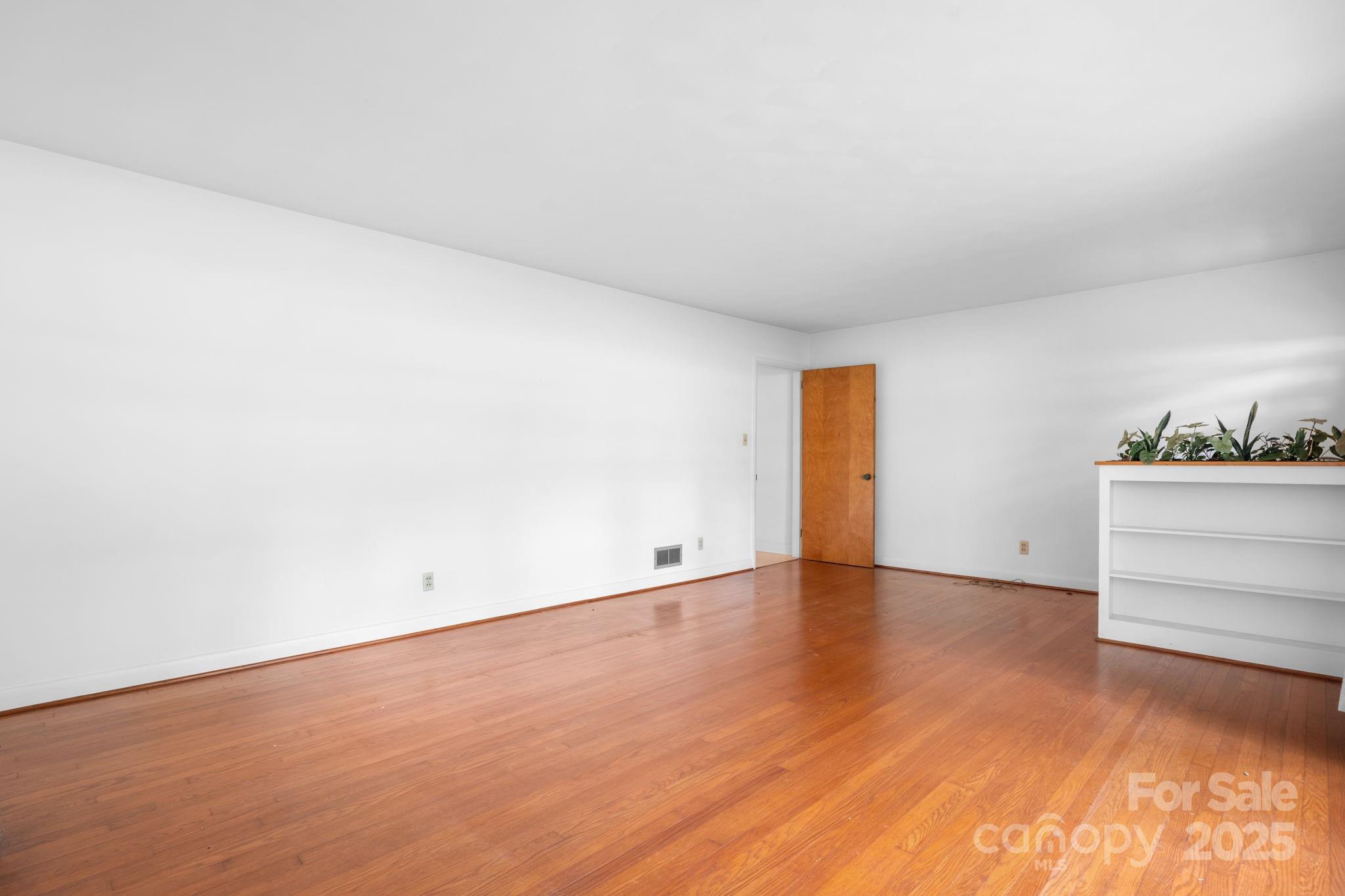 4955 Midway Sand Road Hickory, NC 28601 - Photo 7 of 32