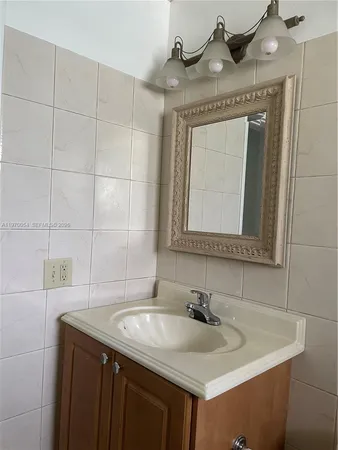 $1,675 | 2607 Northeast 8th Avenue, Unit 29, Wilton Manors, FL 33305