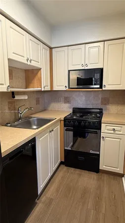 $1,675 | 2607 Northeast 8th Avenue, Unit 29, Wilton Manors, FL 33305