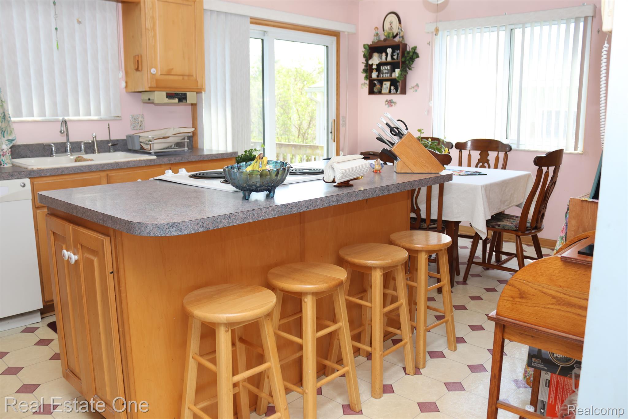 7990 Wiggins Road Howell, MI 48855 - Photo 5 of 33 Kitchen Island