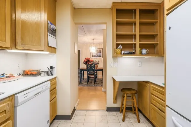 $1,200 | 1550 Worcester Road, Unit 621, Framingham, MA 01702