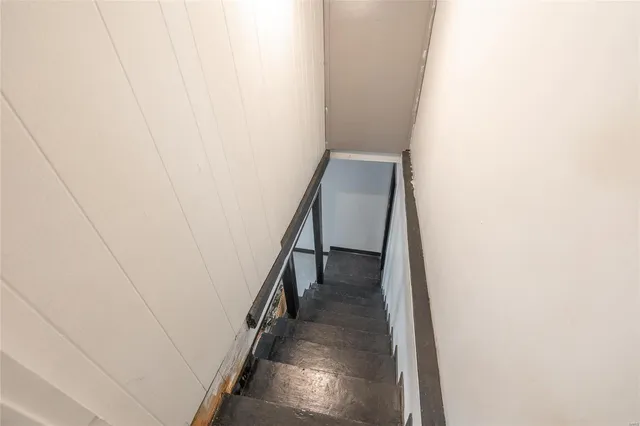 $179,000 | 1325 West Crest Drive, Houston, MO 65483