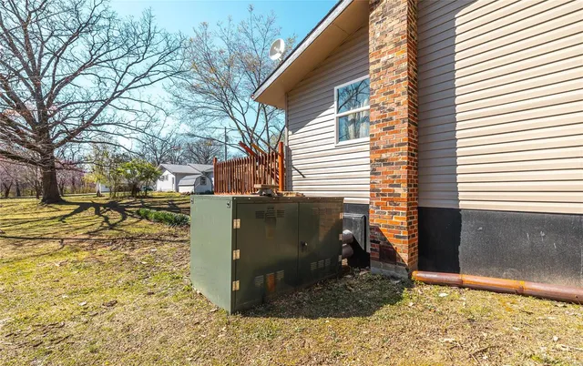 $179,000 | 1325 West Crest Drive, Houston, MO 65483