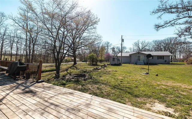 $179,000 | 1325 West Crest Drive, Houston, MO 65483