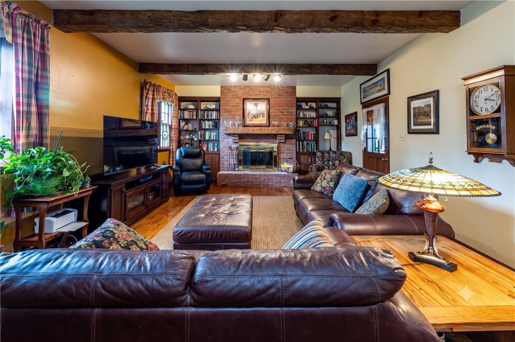 616 Ridgeway Street Greensburg, PA 15601 - Photo 23 of 46 LOOK YOU CAN FIT YOUR WHOLE FAMILY IN HERE.