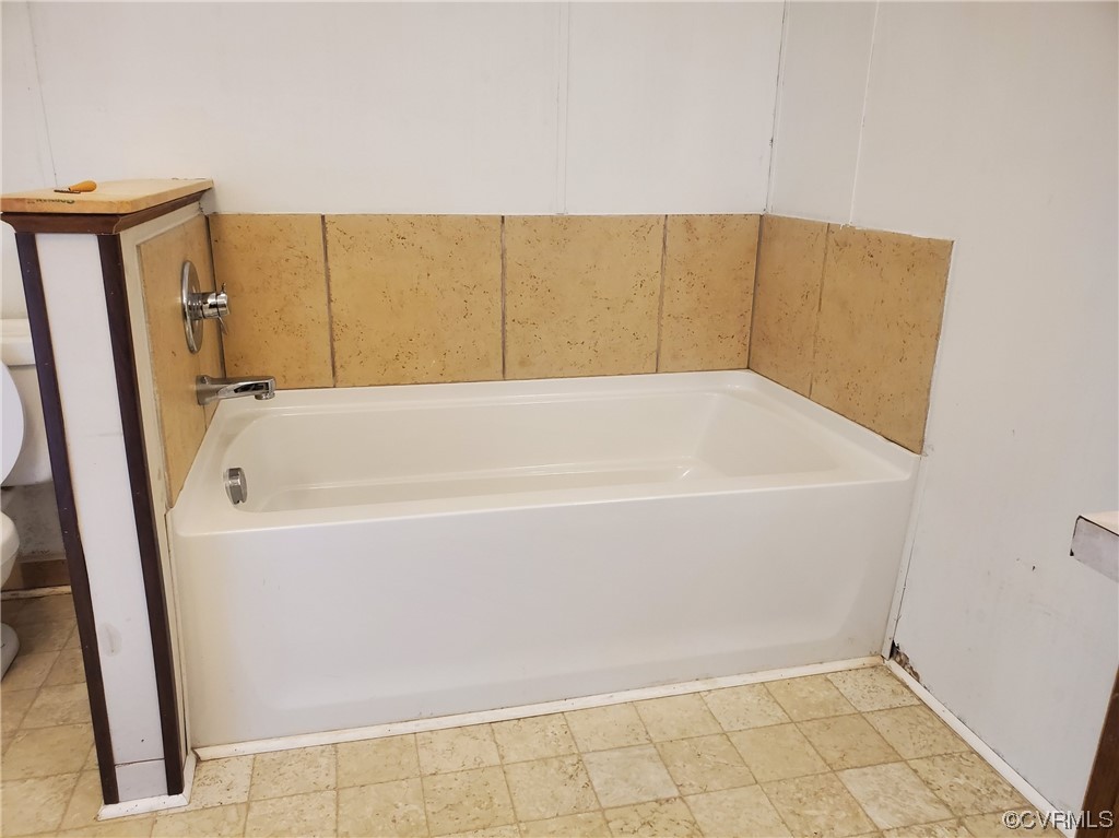 2675 Scuffletown Road Rice, VA 23966 - Photo 13 of 29 a bathroom with a bathtub
