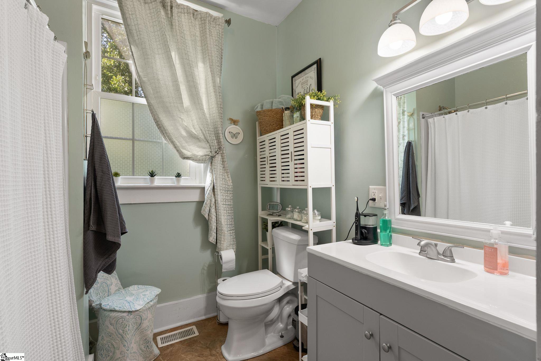 207 West 2nd Avenue Easley, SC 29640 - Photo 43 of 48