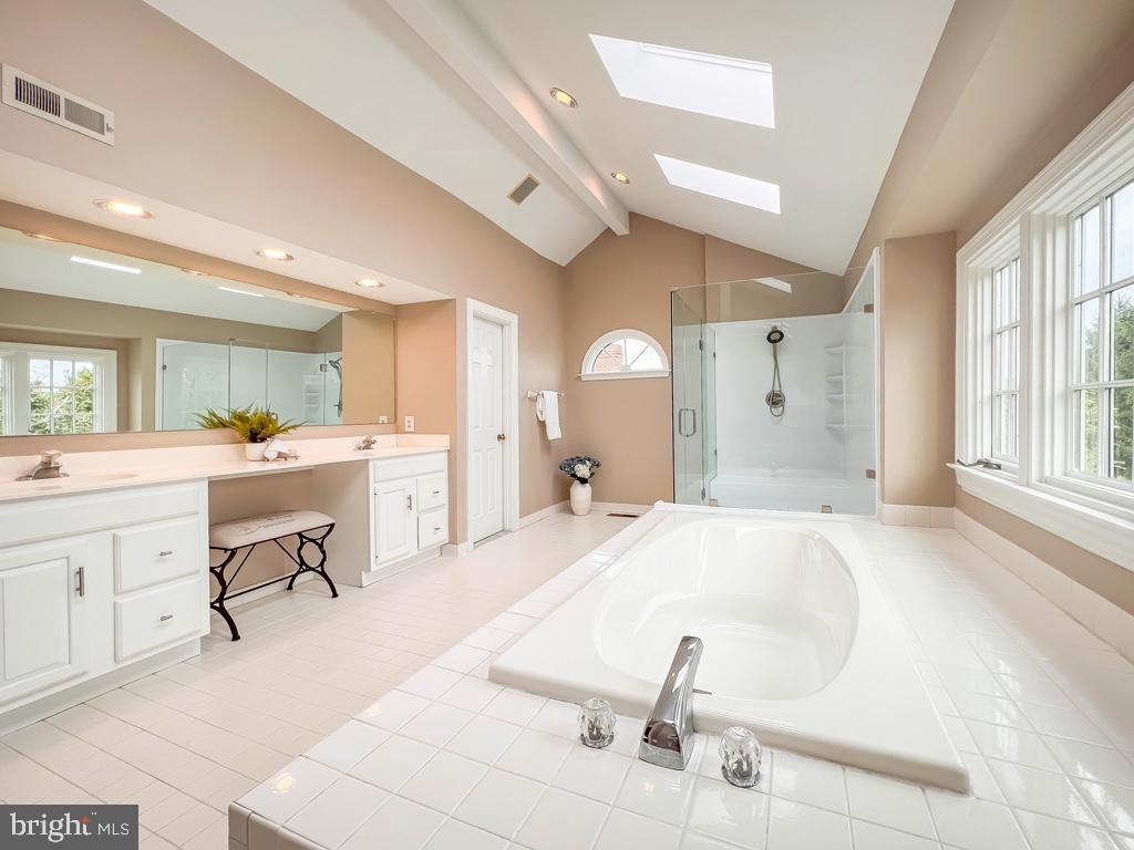 110 Rugby Drive Langhorne, PA 19047 - Photo 16 of 37 Primary Bathroom