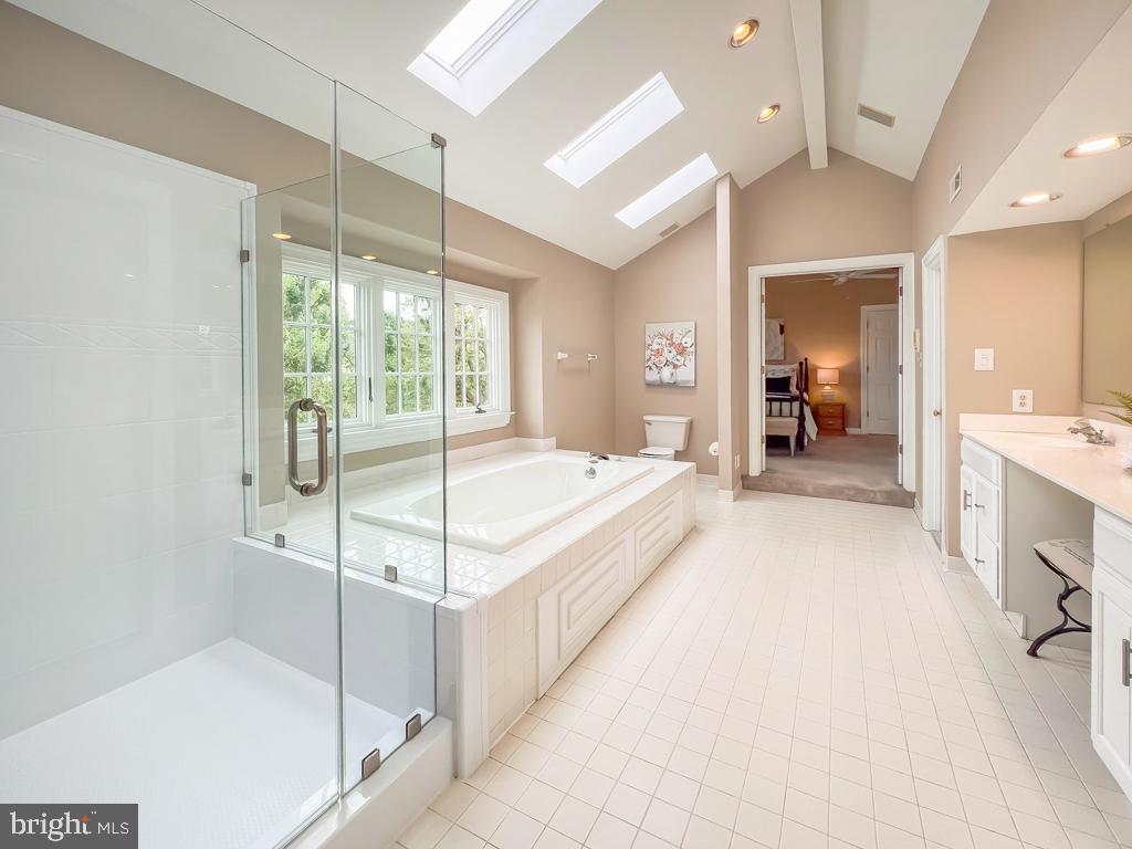 110 Rugby Drive Langhorne, PA 19047 - Photo 17 of 37 Primary Bathroom