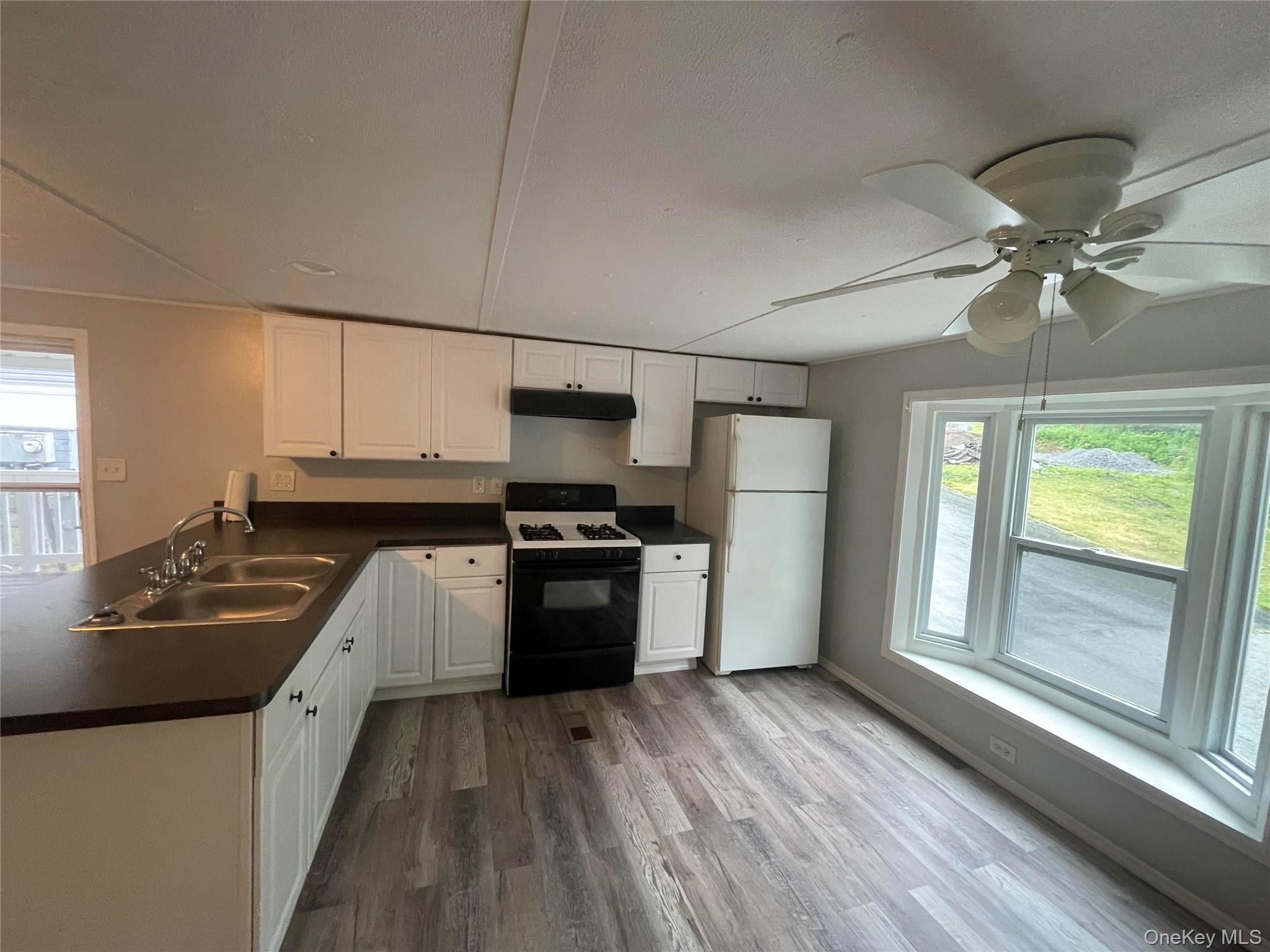 95 New Hackensack Road, Unit 45 Wappingers Falls, NY 12590 - Photo 6 of 17 Kitchen