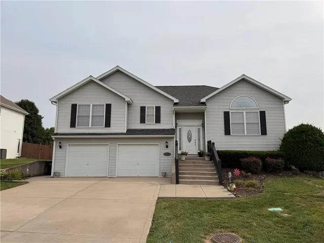 $1,950 | 2150 Shenandoah Drive, Leavenworth, KS 66048