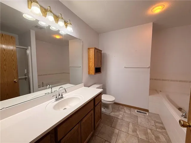 $1,950 | 2150 Shenandoah Drive, Leavenworth, KS 66048