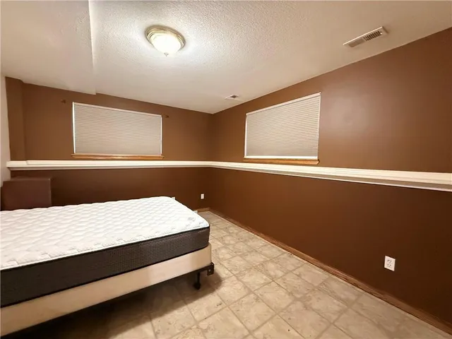 $1,950 | 2150 Shenandoah Drive, Leavenworth, KS 66048