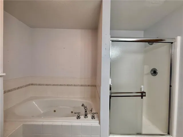 $1,950 | 2150 Shenandoah Drive, Leavenworth, KS 66048