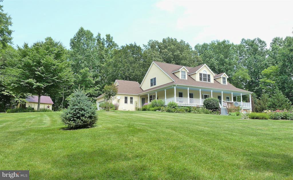 7035 Olinger Road Marshall, VA 20115 - Photo 2 of 25 a front view of a house with a garden