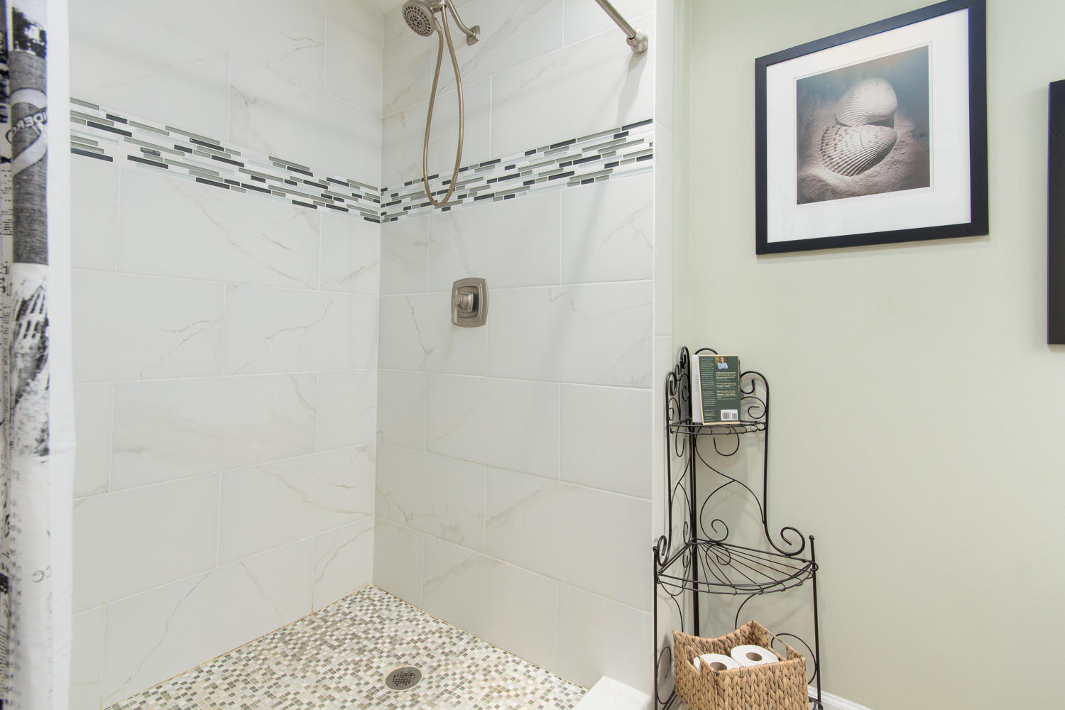 289 South 2nd Street Santa Rosa Beach, FL 32459 - Photo 14 of 22 a bathroom with a shower