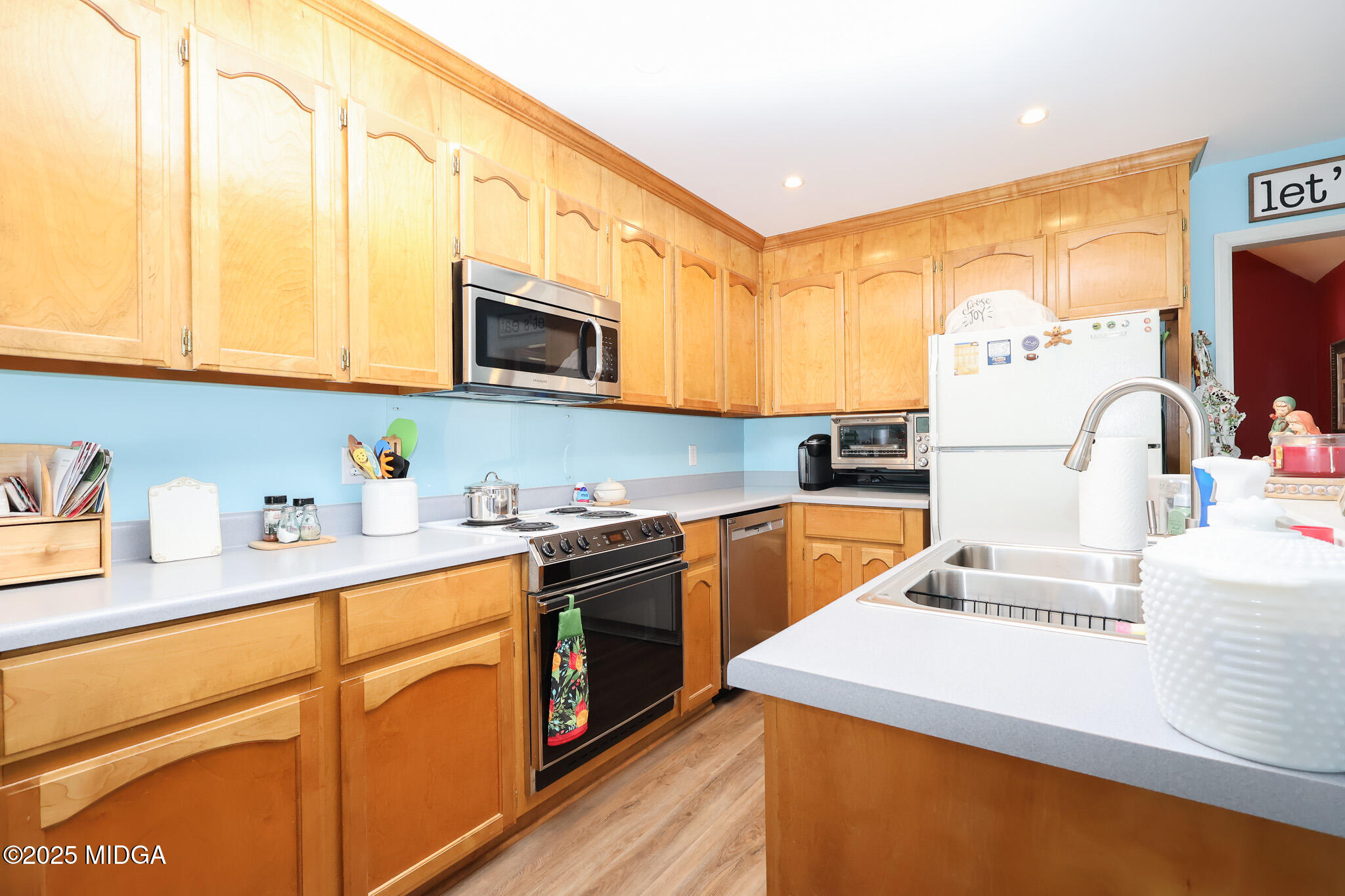 215 Stonefield Circle Macon, GA 31216 - Photo 8 of 26 a kitchen with stainless steel appliances granite countertop a sink and cabinets