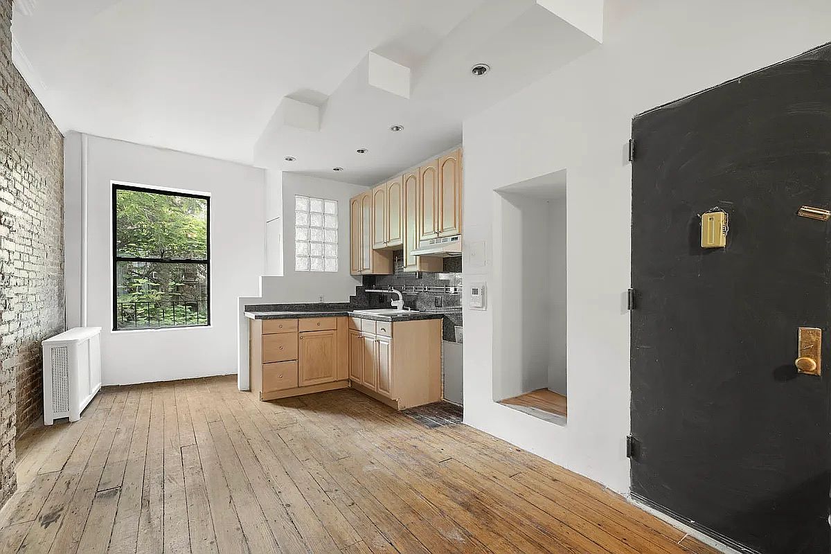 208 East 90th Street, Unit 4E Manhattan, NY 10128 - Photo 9 of 13