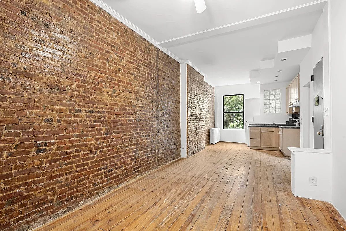 208 East 90th Street, Unit 4E Manhattan, NY 10128 - Photo 2 of 13