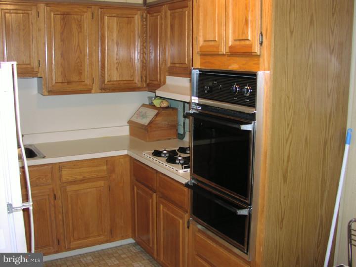 12727 Hollins Road Philadelphia, PA 19154 - Photo 5 of 12 Kitchen