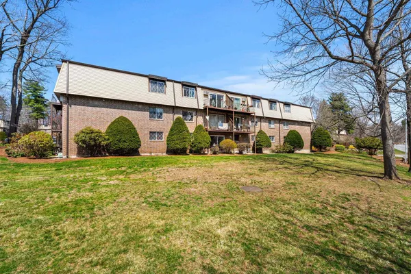 $210,000 | 2 Silvestri Circle, Unit 4, Derry, NH 03038