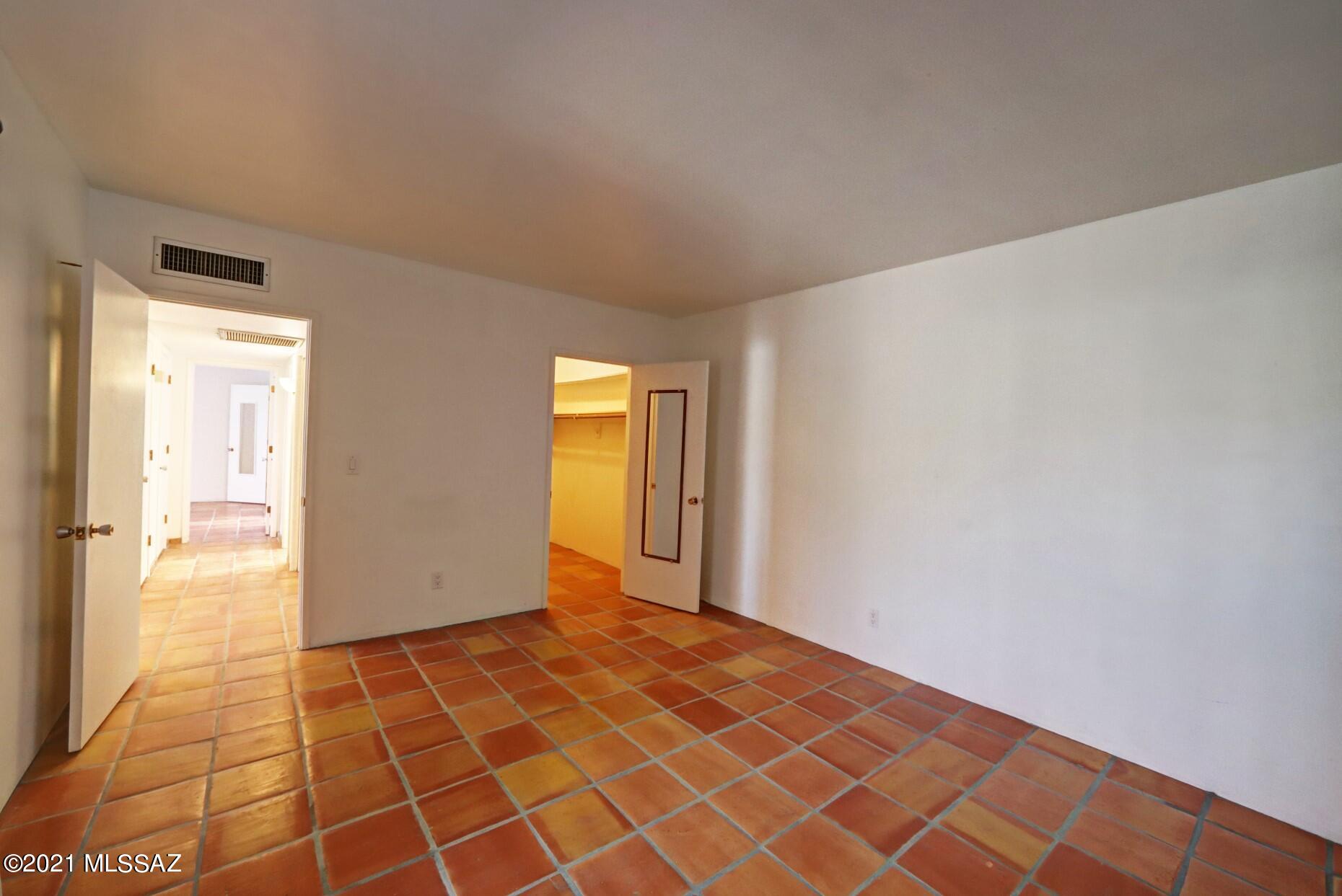 660 East River Road, Unit I Tucson, AZ 85704 - Photo 23 of 37