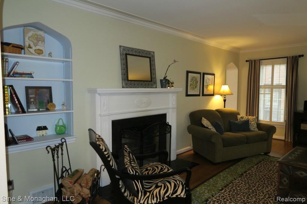403 Moran Road Grosse Pointe, MI 48236 - Photo 2 of 25 img_0873.jpg