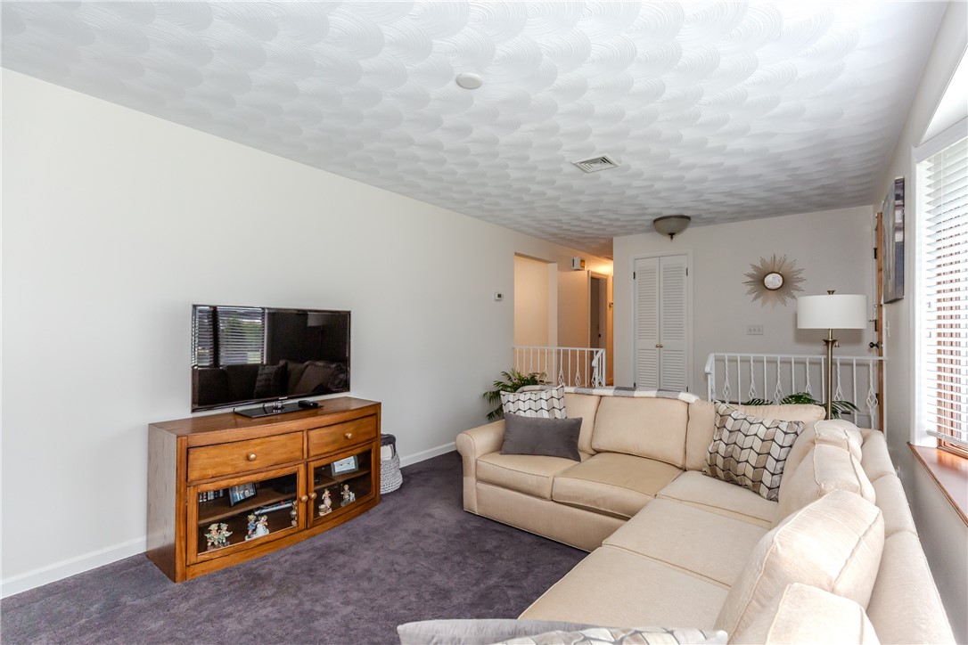 14 Brook Farm Road North Providence, RI 02904 - Photo 5 of 28 Living room