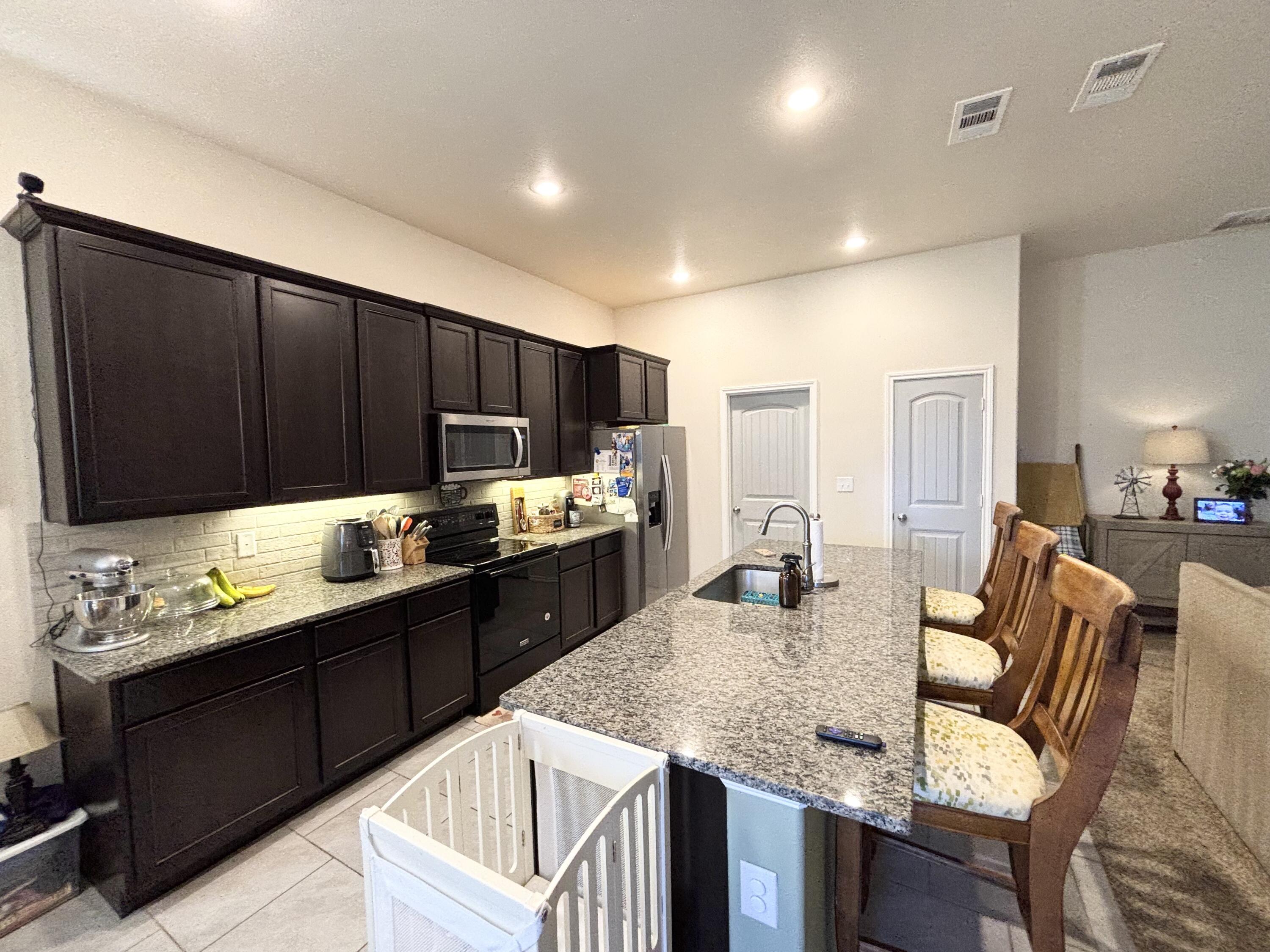 7425 104th Street Lubbock, TX 79424 - Photo 9 of 26 IMG_4933