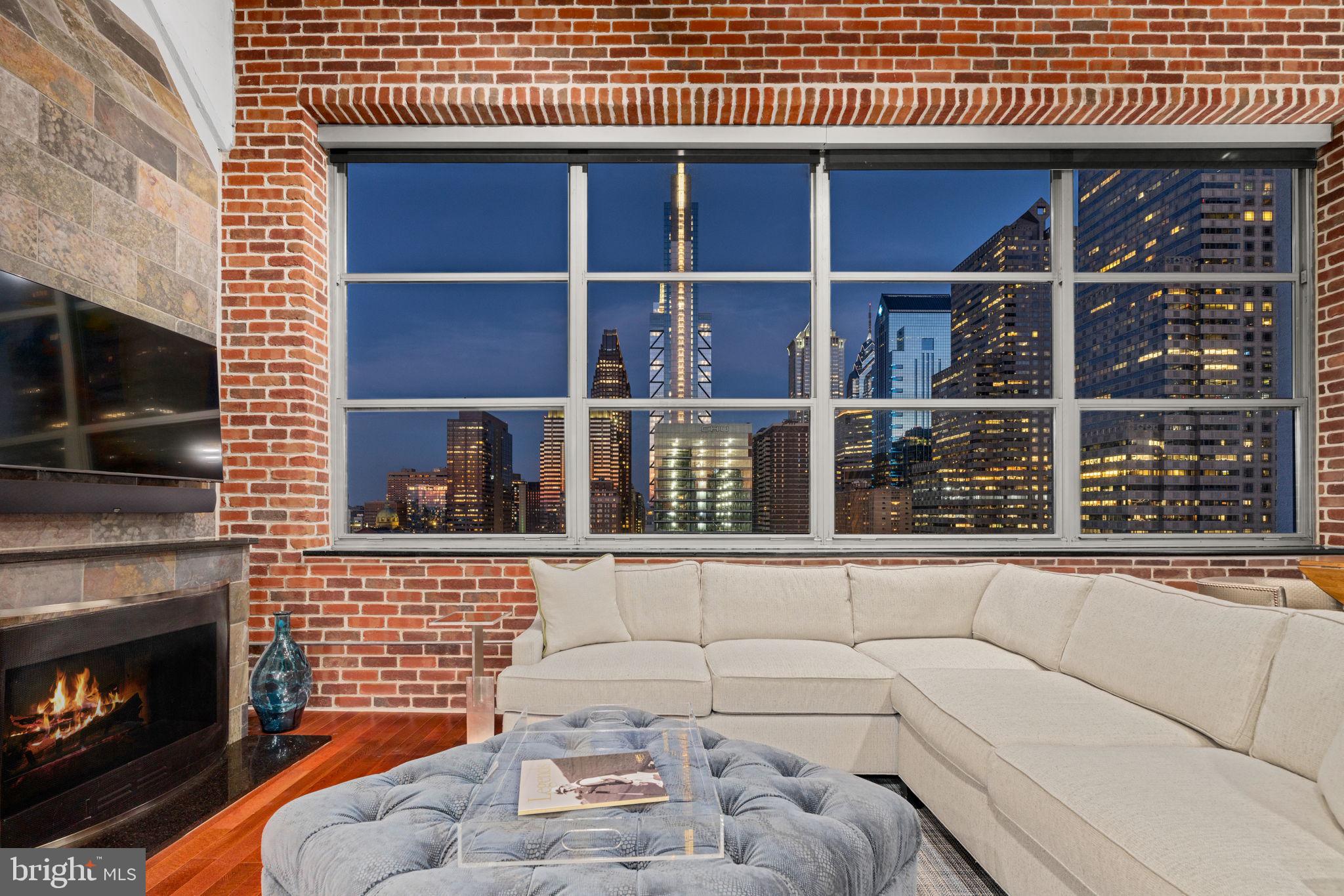 2200-28 Arch Street, Unit 1205 Philadelphia, PA 19103 - Photo 31 of 48 a living room with furniture