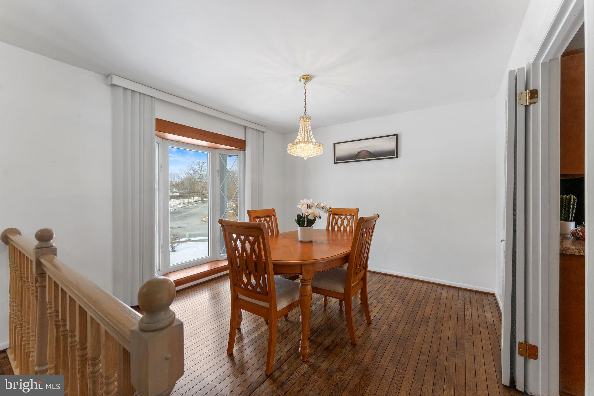 8800 Loughran Road Fort Washington, MD 20744 - Photo 10 of 56 Dining room off kitchen w bay window