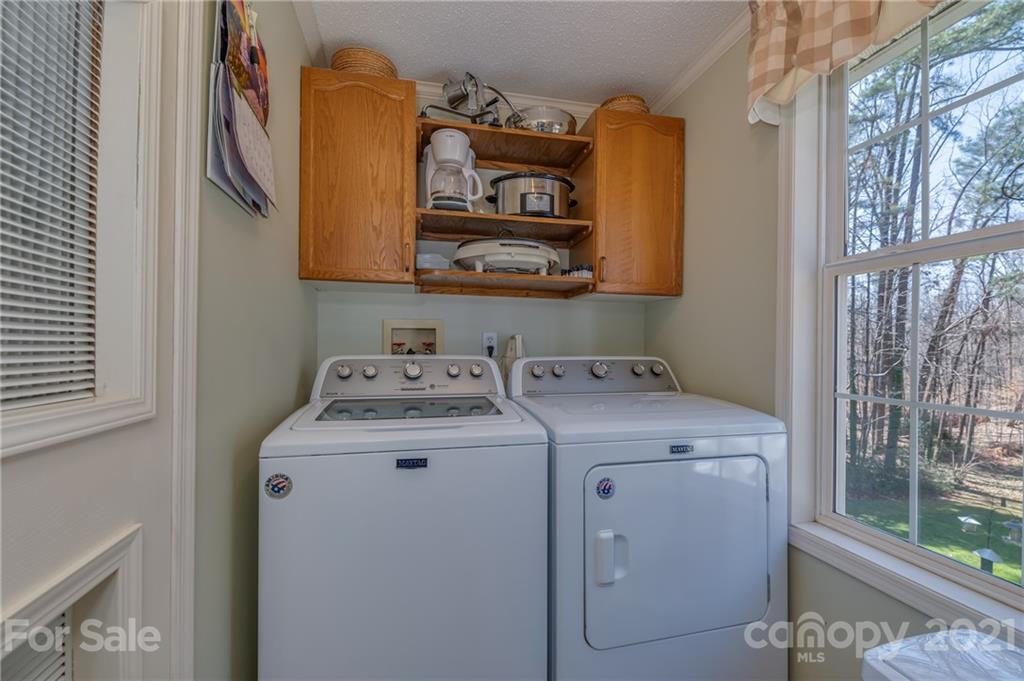 569 Flynn Road Rutherfordton, NC 28139 - Photo 23 of 34 a utility room with dryer and washer
