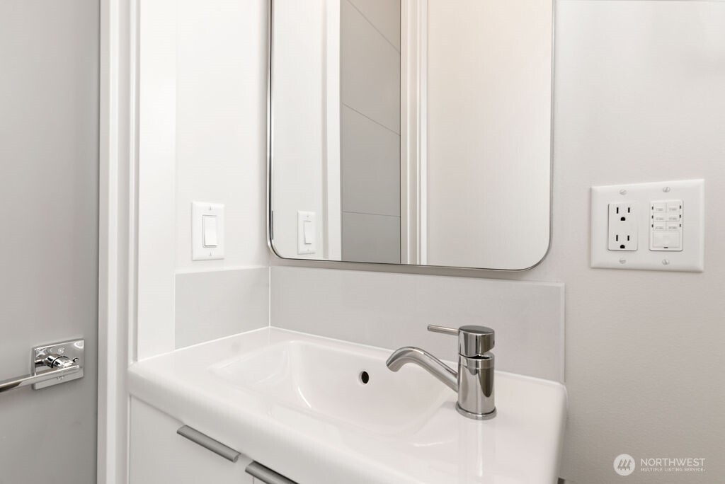 2921 Franklin Avenue East, Unit B Seattle, WA 98102 - Photo 11 of 30 a bathroom with a sink and a mirror