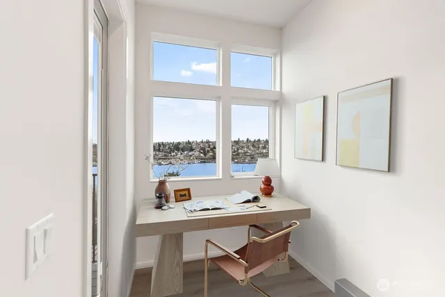 $949,950 | 2921 Franklin Avenue East, Unit B, Seattle, WA 98102