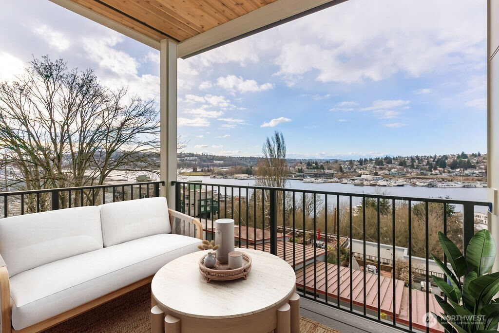 2921 Franklin Avenue East, Unit B Seattle, WA 98102 - Photo 13 of 30 a view of a city from a roof deck