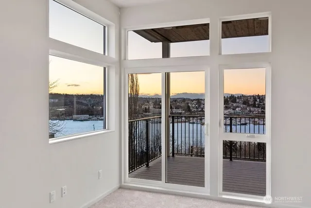 $949,950 | 2921 Franklin Avenue East, Unit B, Seattle, WA 98102