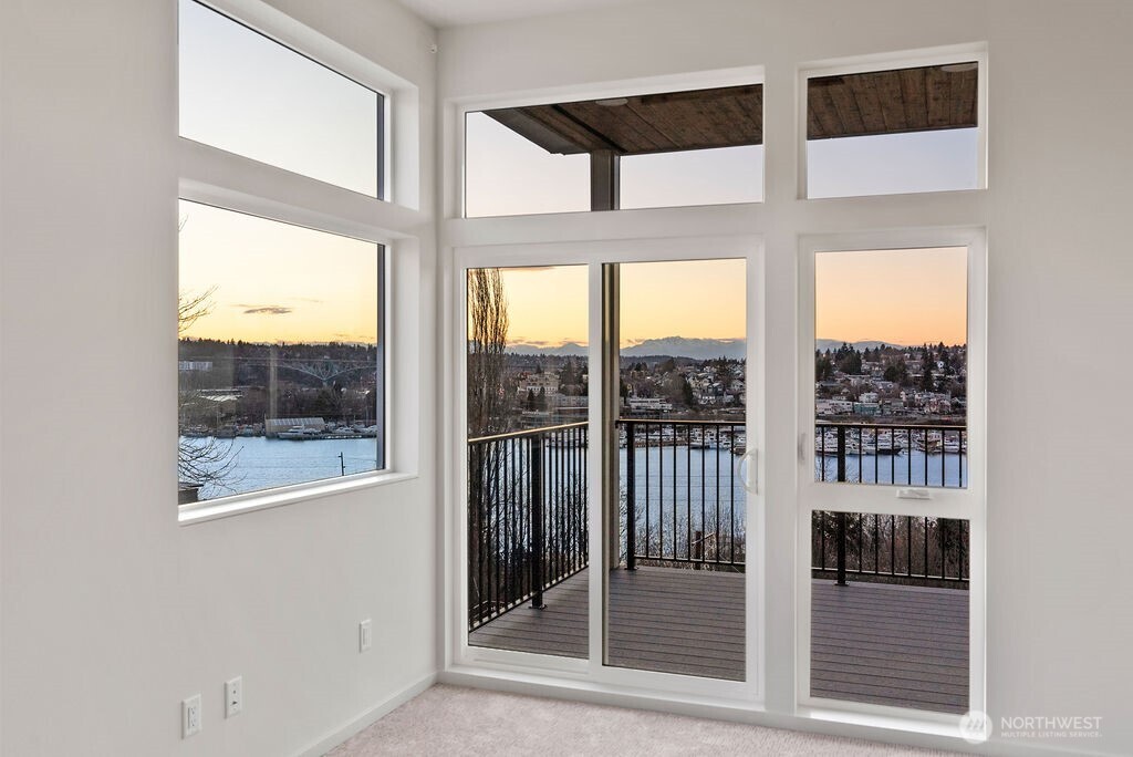 2921 Franklin Avenue East, Unit B Seattle, WA 98102 - Photo 17 of 30 a view of an empty room with a window