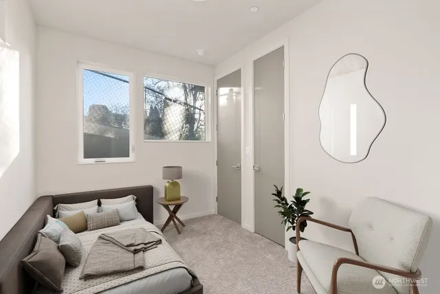 $949,950 | 2921 Franklin Avenue East, Unit B, Seattle, WA 98102