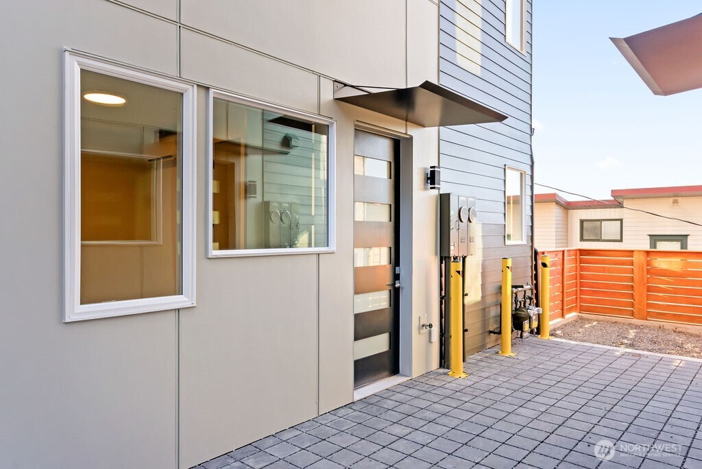 2921 Franklin Avenue East, Unit B Seattle, WA 98102 - Photo 30 of 30 a view of a street with an entrance