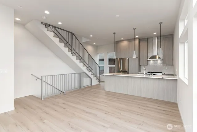 $949,950 | 2921 Franklin Avenue East, Unit B, Seattle, WA 98102