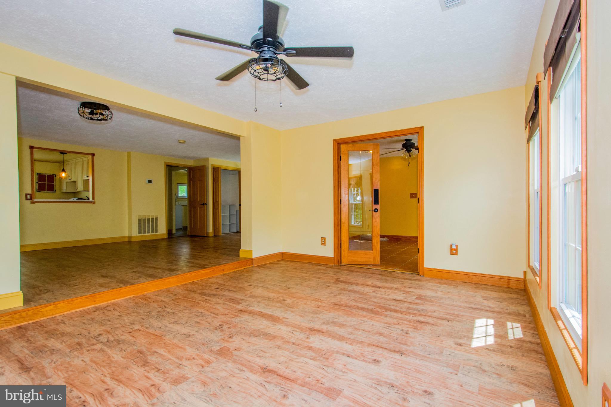 107 Ridge Avenue Baltimore, MD 21227 - Photo 8 of 33 Additional Family Space