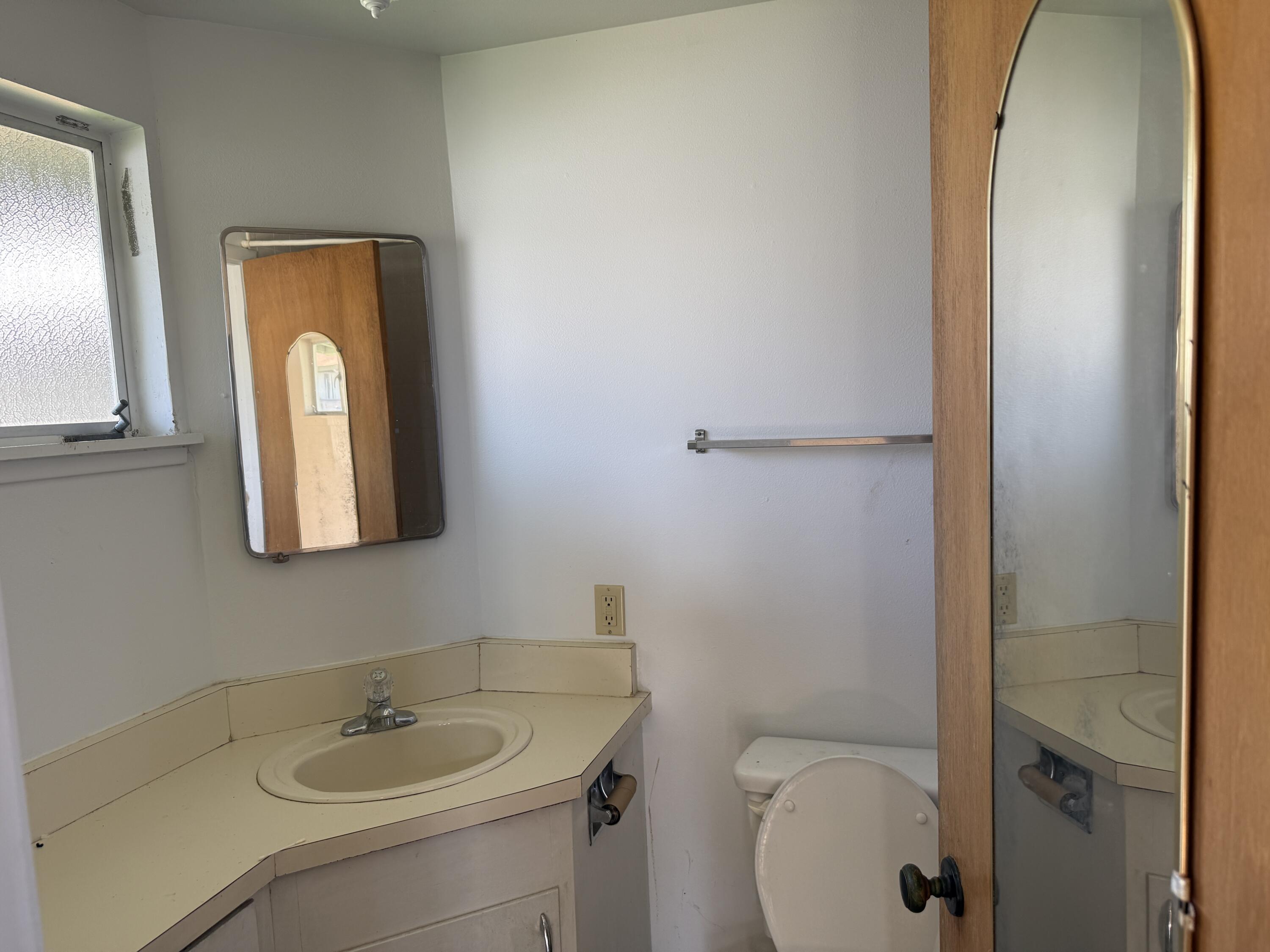 1400 Riviera Drive Redding, CA 96001 - Photo 13 of 15 a bathroom with a toilet sink and mirror